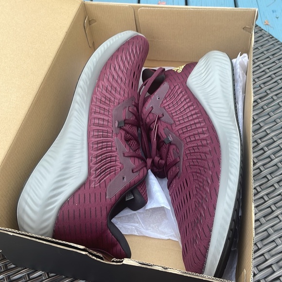 Adidas alphabounce trainers maroon with gold NWT never worn and box. Men’s 14 - Picture 8 of 9